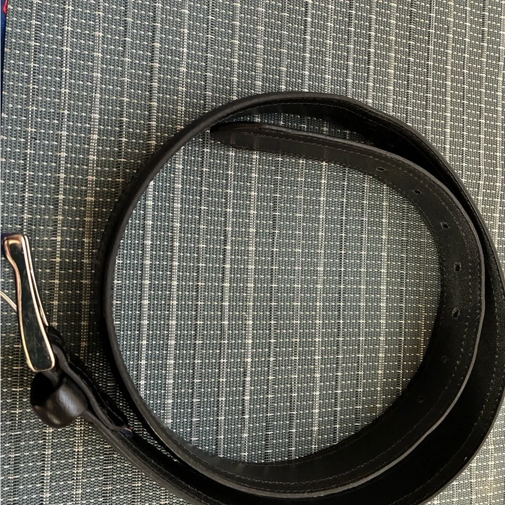 Tommy Hilfiger Men’s Black Leather Belt with Silver Buckle (M 30-32)